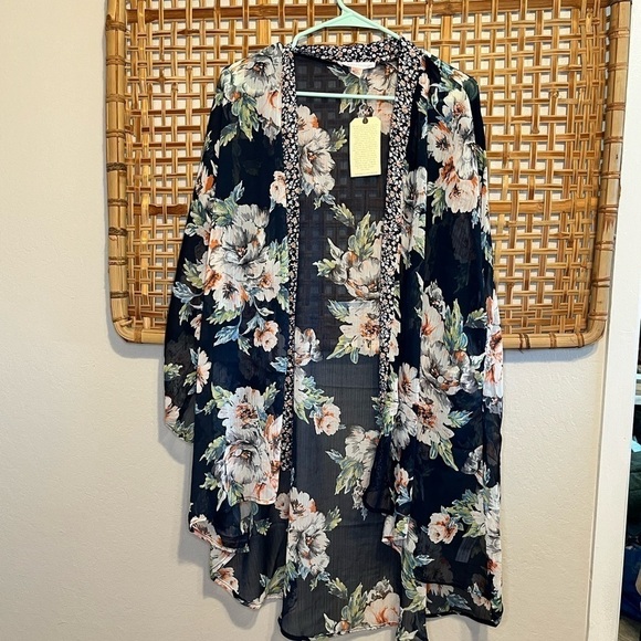NWT BAND OF GYPSIES OPEN FRONT FLORAL LIGHTWEIGHT SHEER 3/4 SLEEVE KIMONO xs/s - Picture 1 of 8
